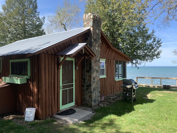 Lightkeepers Cottages - Cabin 1, right on the lake!