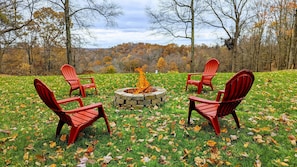 Enjoy the fire pit along with the amazing view! 