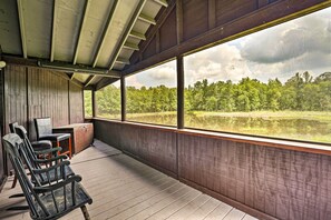 Screened Porch | 2-Acre Pond