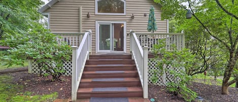 West Jefferson Vacation Rental | Studio | 1BA | 650 Sq Ft | 7 Steps to Enter