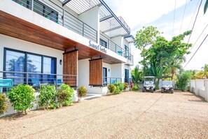 Beachfront Condo Complex In Placencia Village (2564)