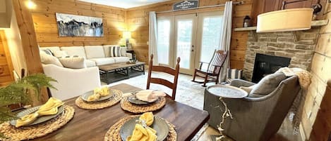 Main living area with fireplace, overlooking Flume slope for ski in and out