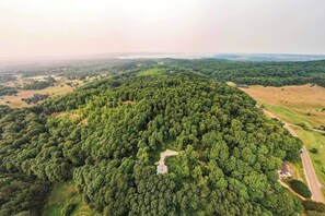 Lincoln Lodge is extremely private, located on a 3.5 acre wooded lot.