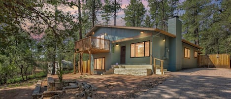 Welcome to Elkchanted Inn Pine! Newly remodeled spacious and stylish cabin.