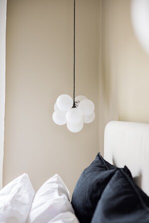 Rooms: Bedroom