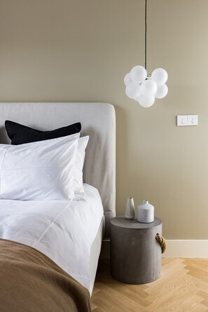 Rooms: Bedroom
