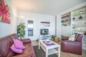 Hochhaus, Whg. Leuchtfeuer / 20. OG, Wohnzimmer