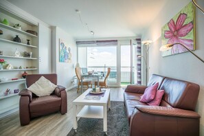 Hochhaus, Whg. Leuchtfeuer / 20. OG, Wohnzimmer