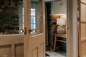 Entrance Hallway to Gallery Nook