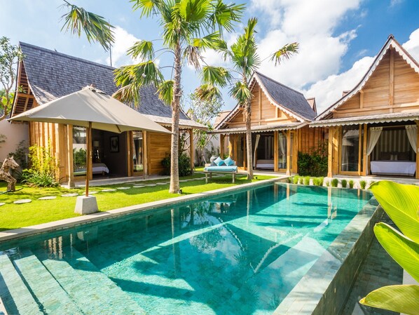 Property Building / Swimming Pool