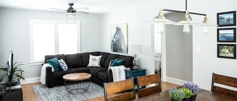 Welcome! Get comfy on the cozy sectional in this open, airy and bright space.
