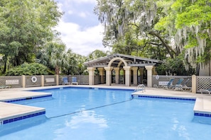 Colonnade Club Pool