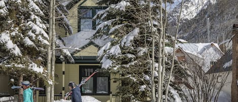 1.0-telluride-heritage-house-winter-ext