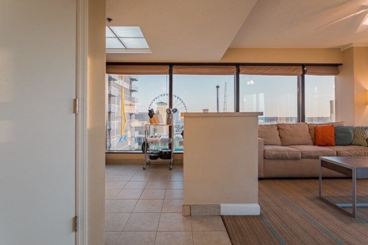 SeaGlass Tower™ – 1 Bedroom Deluxe – City View