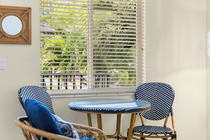This charming dining spot welcomes you with views of swaying palms.