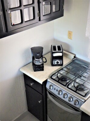 Stove with 4 burners and oven, coffee maker and toaster