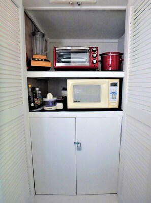 Blender, toaster oven, crock pot, juice maker, microwave