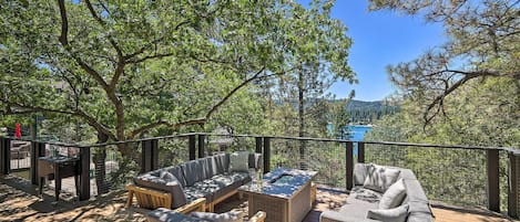 Lake Arrowhead Vacation Rental | 4BR | 3BA | 2,352 Sq Ft | Stairs Required