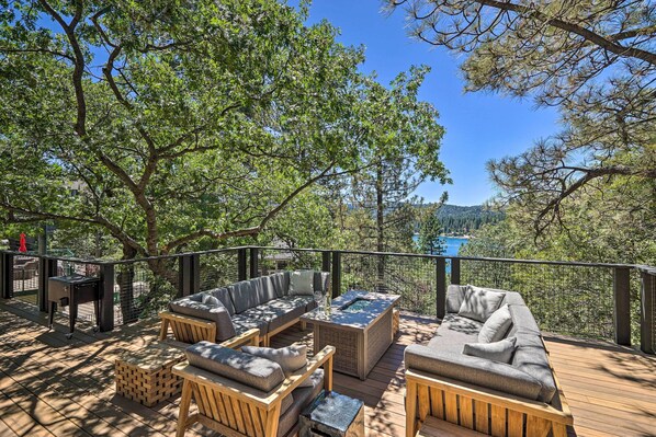 Lake Arrowhead Vacation Rental | 4BR | 3BA | 2,352 Sq Ft | Stairs Required