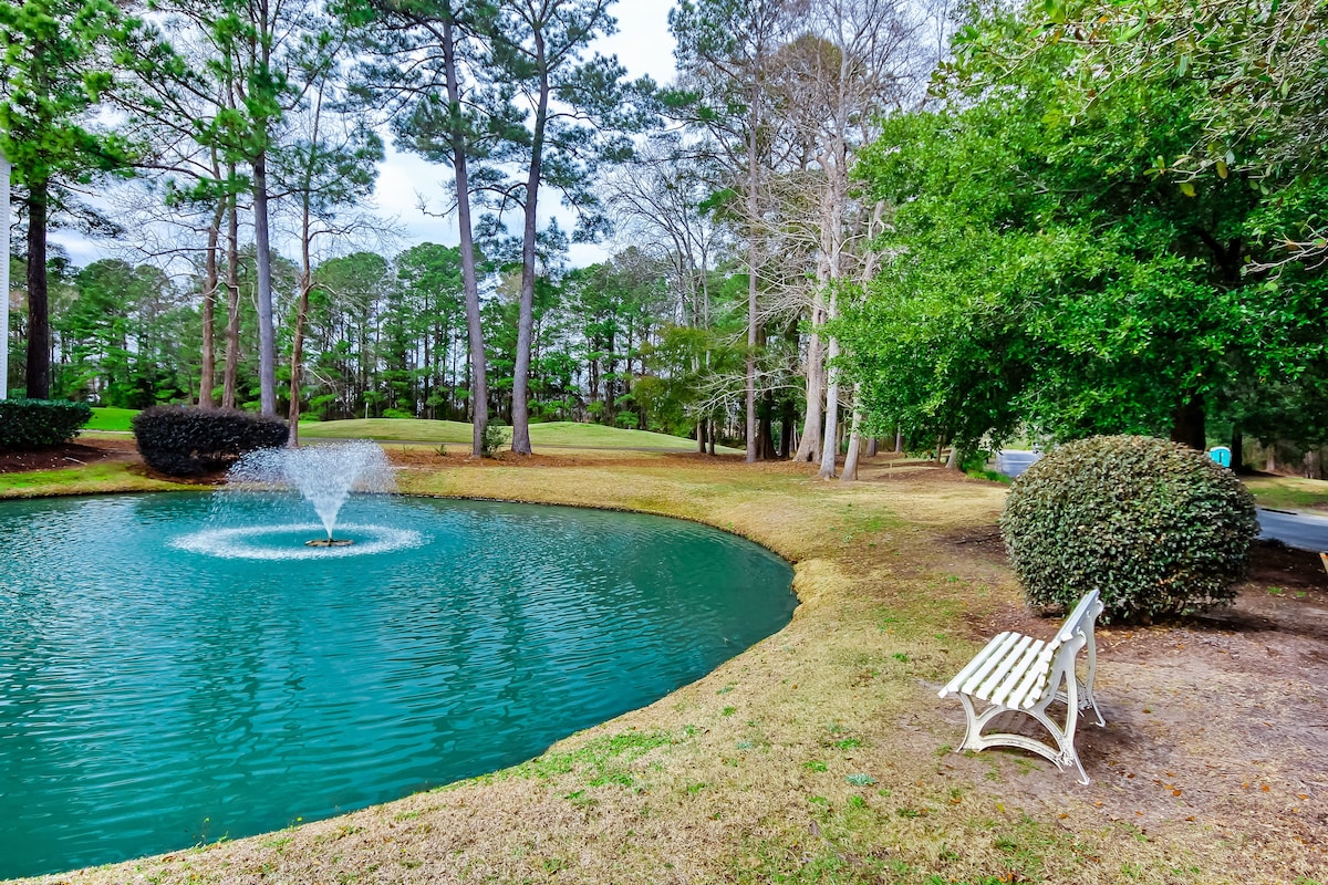 Lovely condo with pool, balcony, & central AC – near shopping, beach, & golf