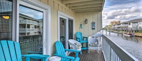 Destin Vacation Rental | 2BR | 2BA | 950 Sq Ft | Few Stairs to Enter | 1 Story