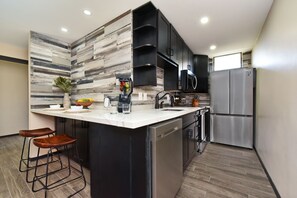 Nani Kai Hale 605 kitchen1