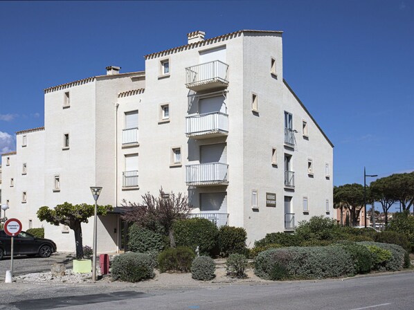 Building, Window, Residential Area, Apartment, Town, Neighbourhood, Facade, Home, House, Urban Design
