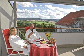 Appartement-Hotel Sibyllenbad (Bad Neualbenreuth)-Loggia