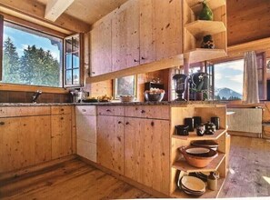 the open wooden kitchen 