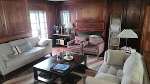 wood and old fashioned TV room.