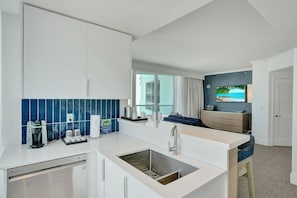 Double Room Deluxe Suite 2BR/3BA in Fontainebleau