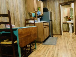 Dining / kitchenette area
Fridge & microwave
Single sink