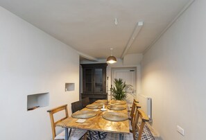 Round House Cottage, Castle Carey, Somerset: Dining room