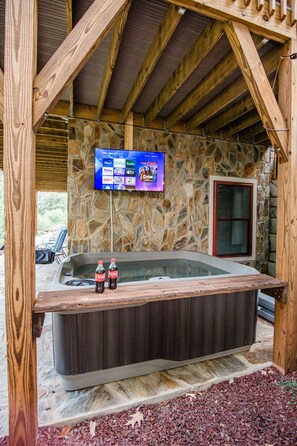 Outdoor Hot tub theater