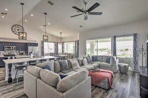 Living Room | Suitable for Elderly | Towels & Linens Provided