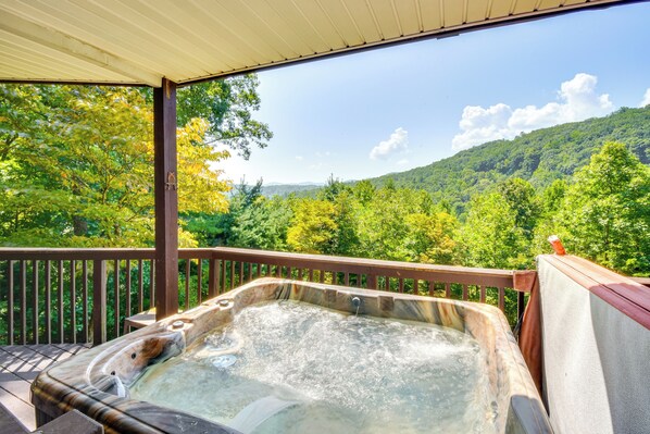 Blairsville Vacation Rental | 3BR | 3BA | 2,092 Sq Ft | Step-Free Access