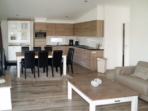 Table, Cabinetry, Countertop, Furniture, Building, Wood, Couch, Interior Design, Kitchen, Chair