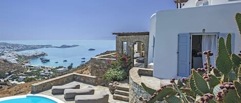 Luxury Mykonos Villa | 4 Bedrooms | Villa Ammonite | Well Furnished interior | Psarrou