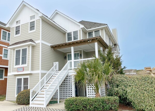 Ohana 8 Bedroom, 11 Bath, Oceanfront w/Cabana