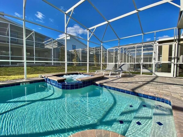 Private pool and Jacuzzi