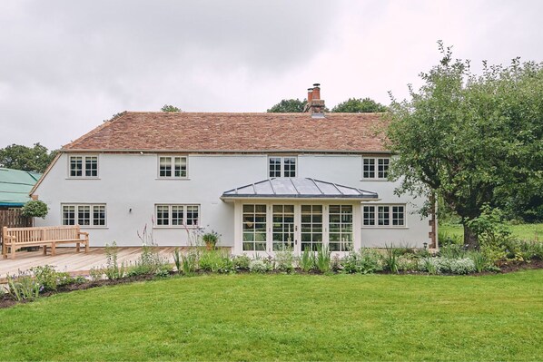 The garden and exterior of Bridlepath Cottage, North Wessex Downs