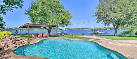 Granbury Vacation Rental | 5BR | 4.5BA | 4,040 Sq Ft | Stairs Required