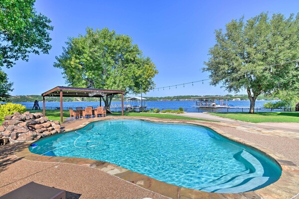 Granbury Vacation Rental | 5BR | 4.5BA | 4,040 Sq Ft | Stairs Required