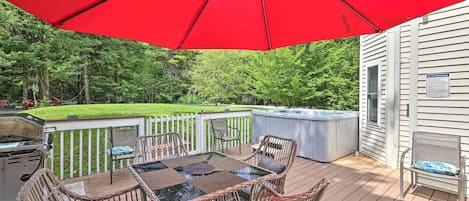 Tobyhanna Vacation Rental | 5BR | 2.5BA | 2,703 Sq Ft | Stairs Required