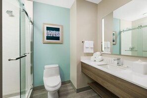 Bathroom with a shower. The essential kit and towels are provided!