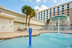 Swimming pool, family fun!