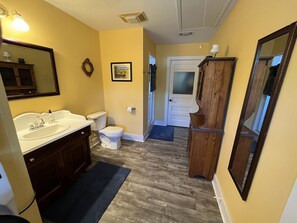 Master bathroom with full size washing machine and dryer.