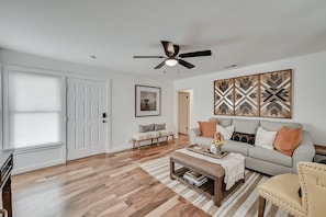 Clean Laminate flooring. Open Floor Plan. Huge Smart TV.