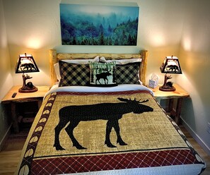 Cozy Downstairs Bedroom with Refrigerator Microwave and a fantastic River View!