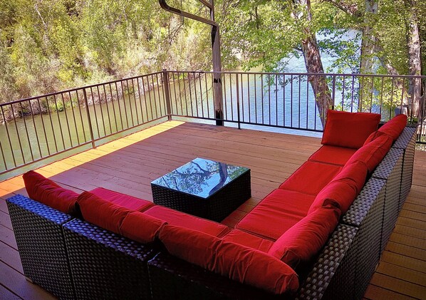 Upstairs Deck with great River View!